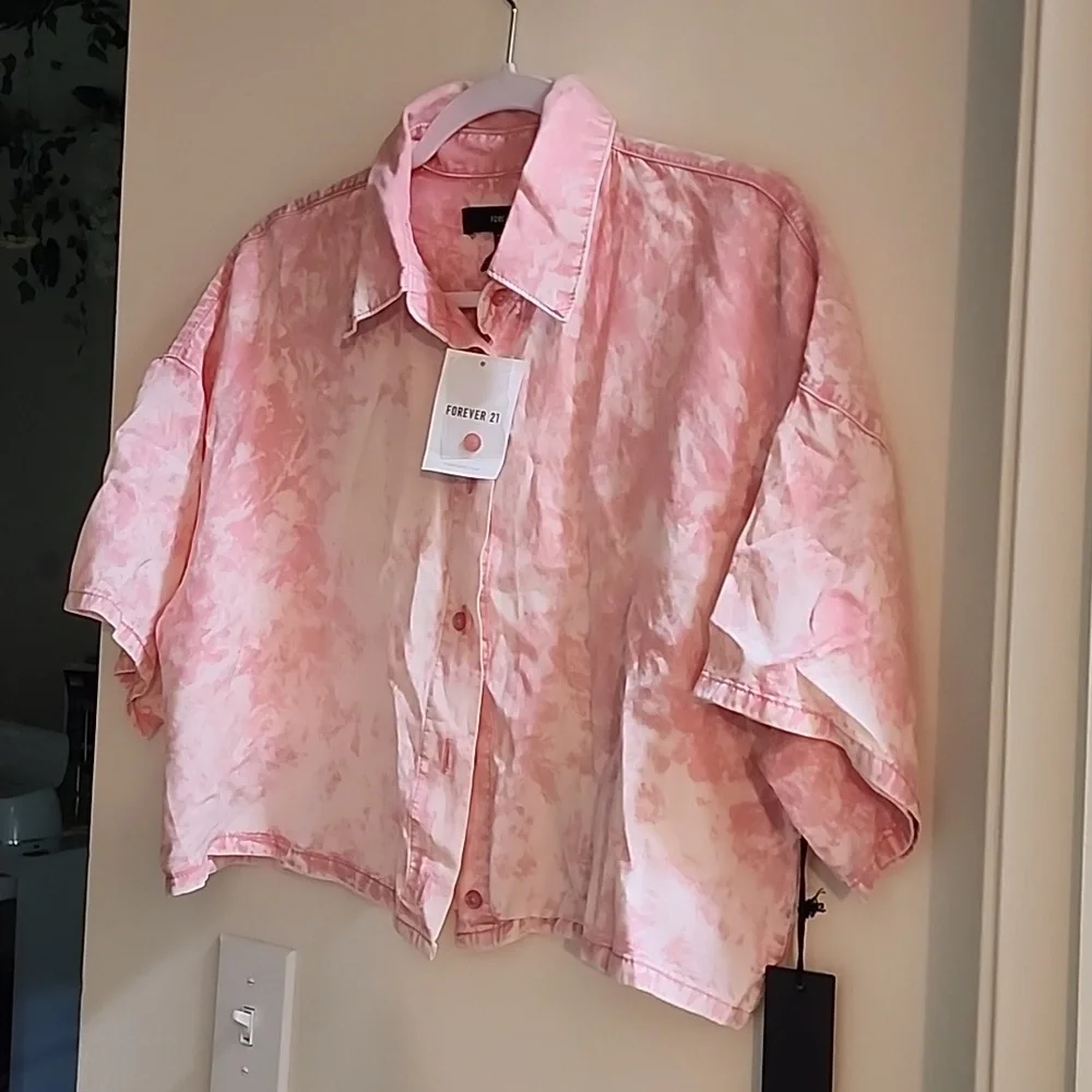 Women Top/Button - Picture 1 of 2